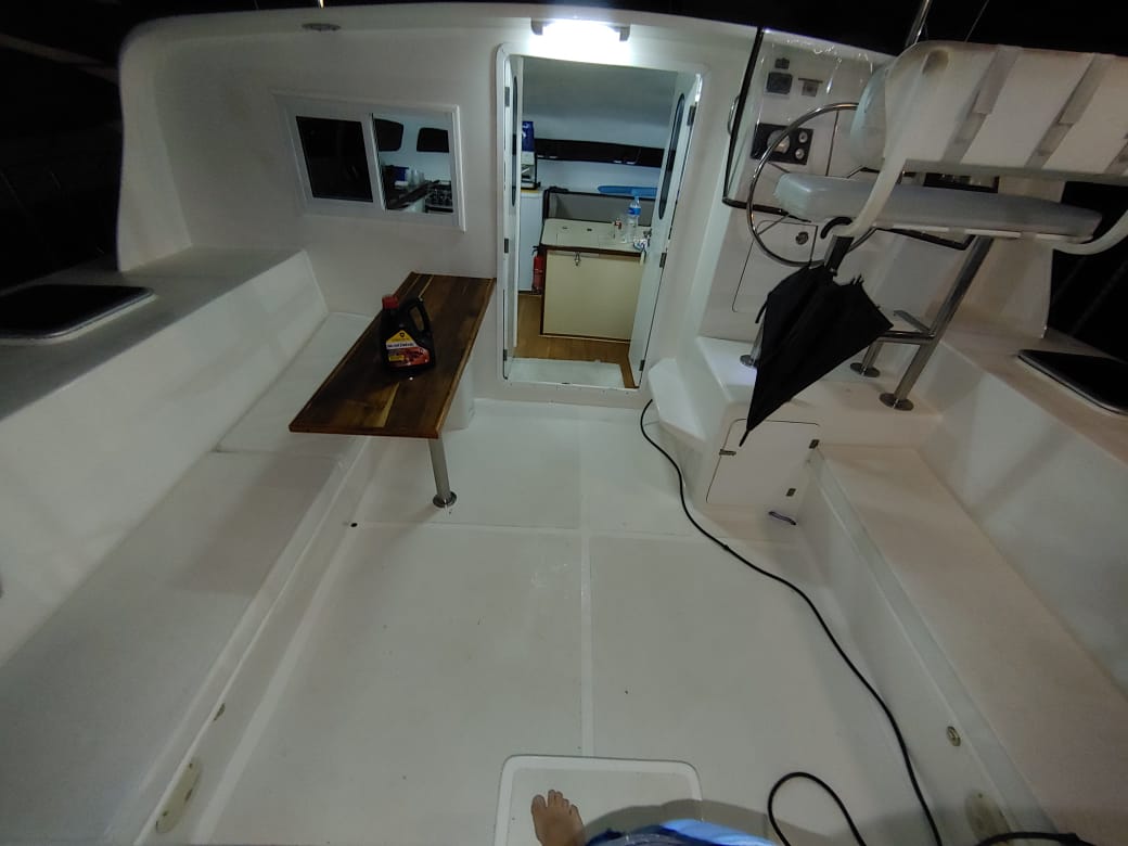 Catamarã Bate Vento modelo BV 36 TRAWLER a motor - ano 2016