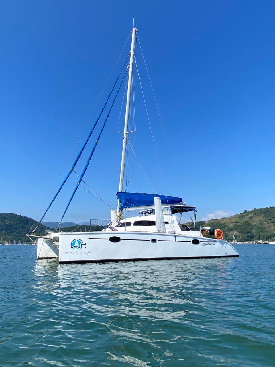 Catamarã Bate Vento à vela e motor com 36 pés modelo BV 36 - ano 2016