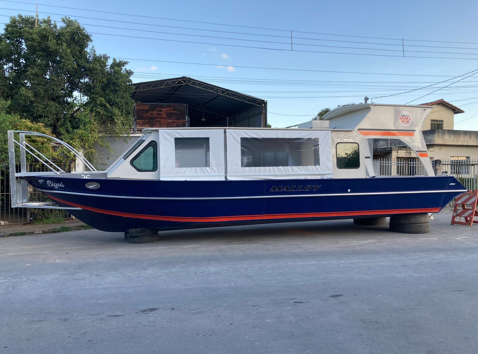 Barcos de alumínio Malloy p/ transporte de passageiros e turismo em água doce