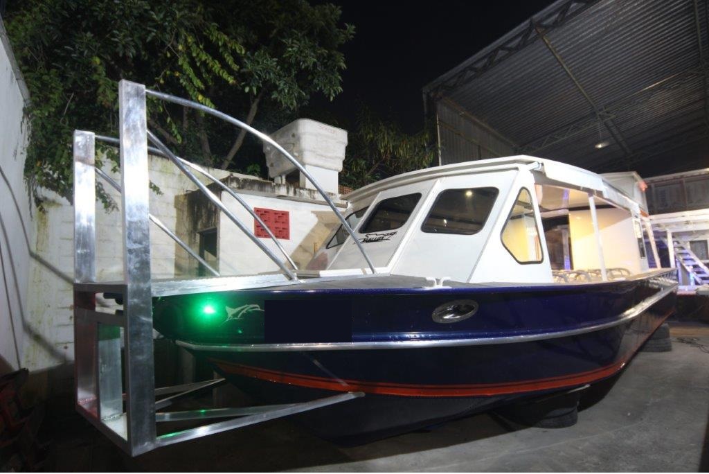 Barcos de alumínio Malloy p/ transporte de passageiros e turismo em água doce