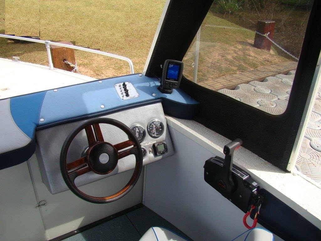 Lancha Malloy modelo ADVENTURE 300 em duralumínio